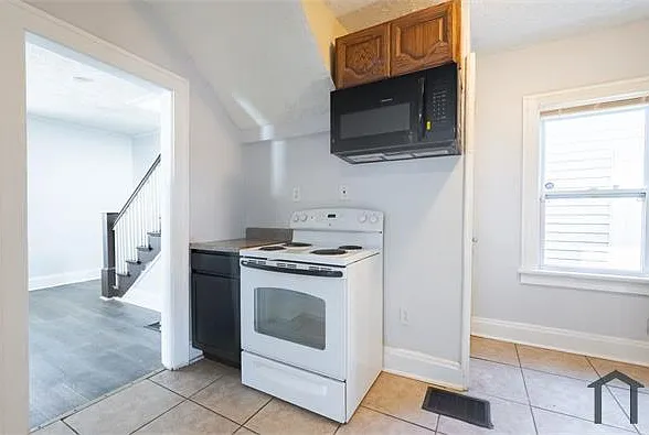 359 Clarendon Ave — Photo 44