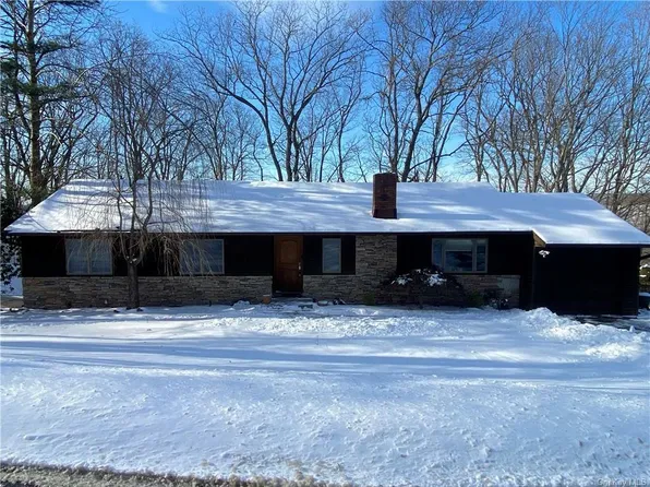 20 Hickory Rd, Sloatsburg, NY 10974