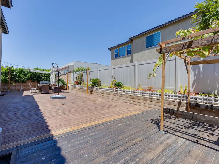 1805 Martinez Dr — Photo 38