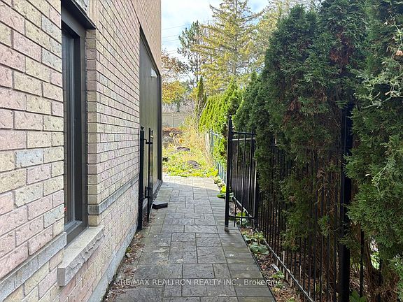2nd image of 206 Corner Ridge Rd Unit 1