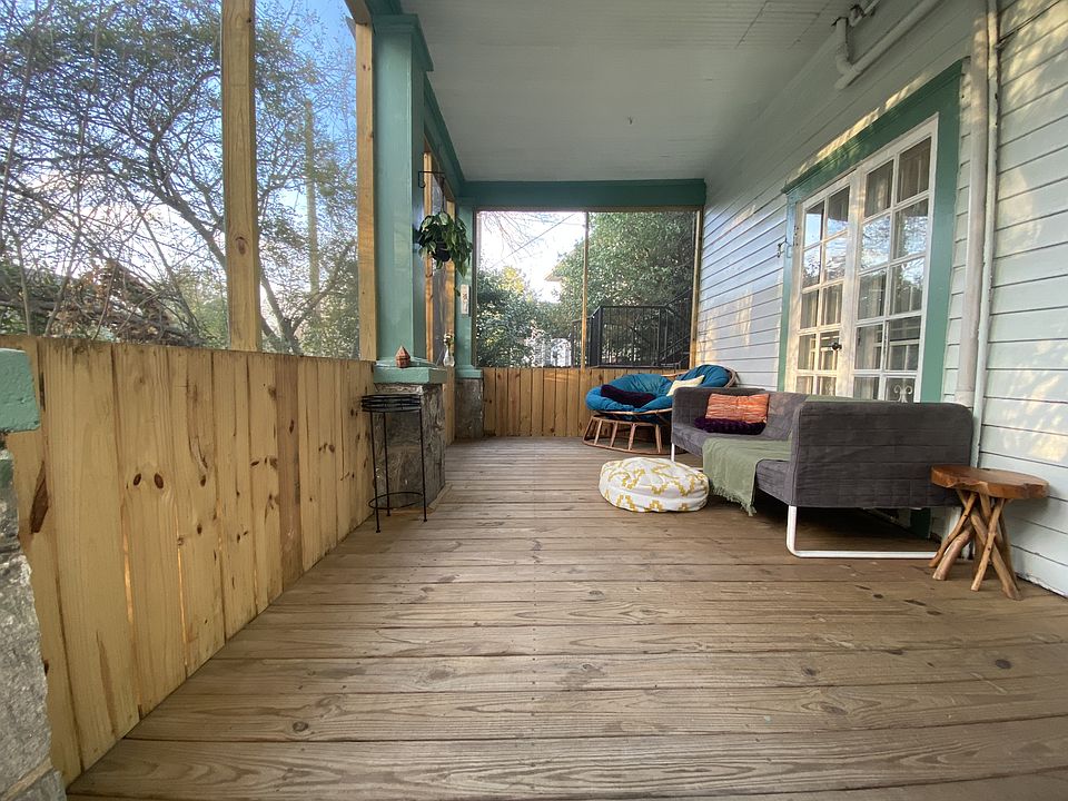 Private Screened in Front Porch, Exclusive to this apartment