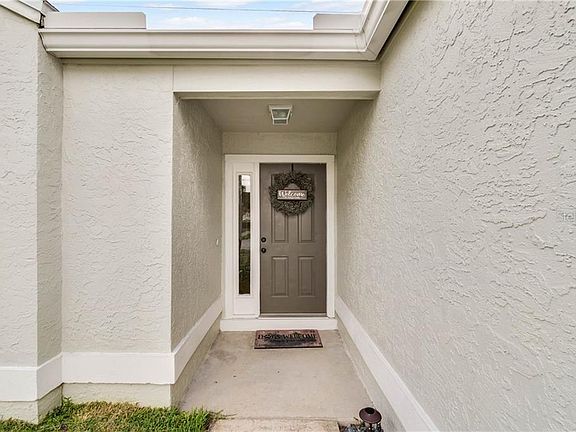 3rd image of 318 Lakebreeze Cir