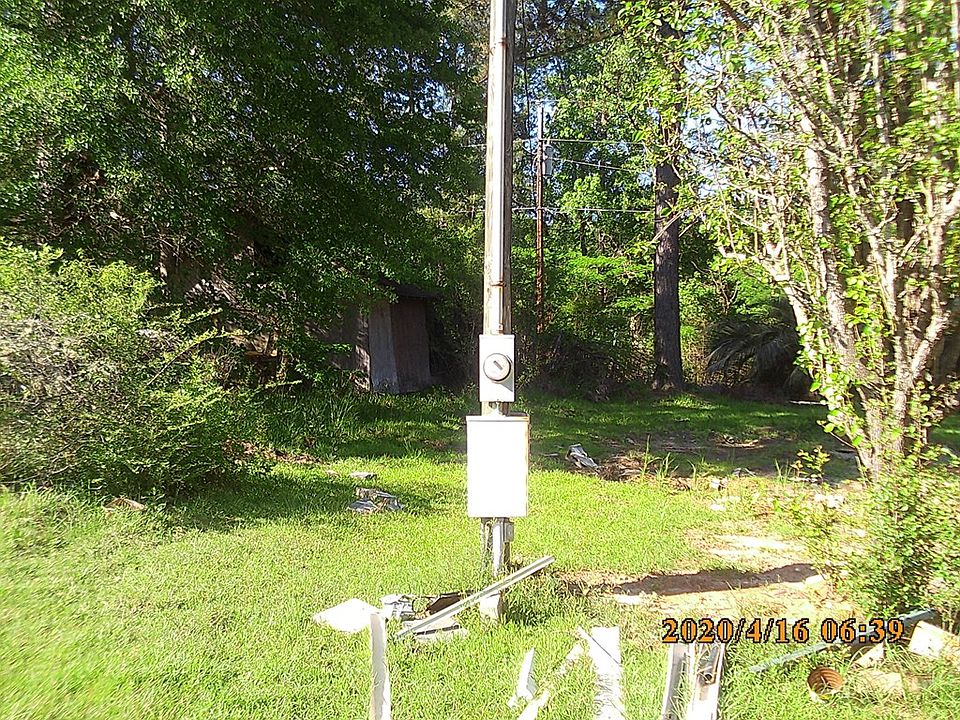 2nd image of 300 Lewis Ln