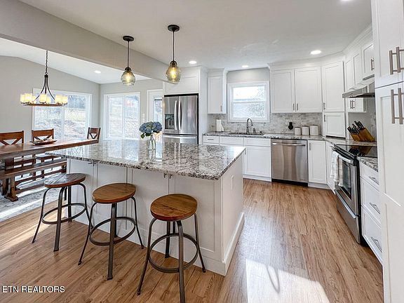 3rd image of 10700 Bell Valley Dr