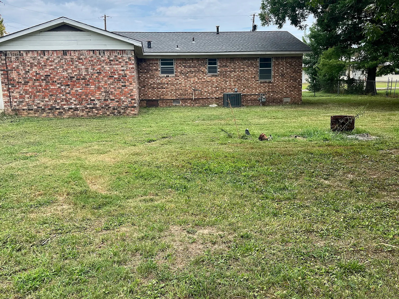 3 bed, 1314 sqft, $975 — Photo 2