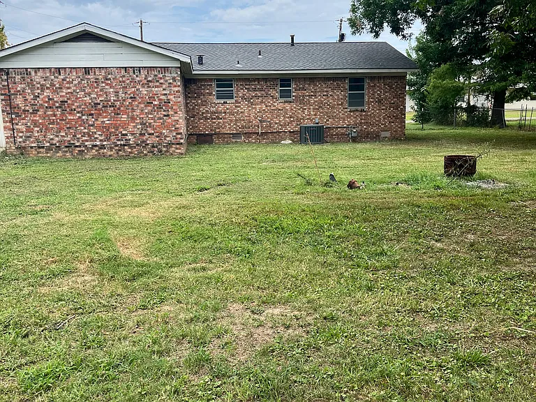 712 W Barnett St — Photo 2
