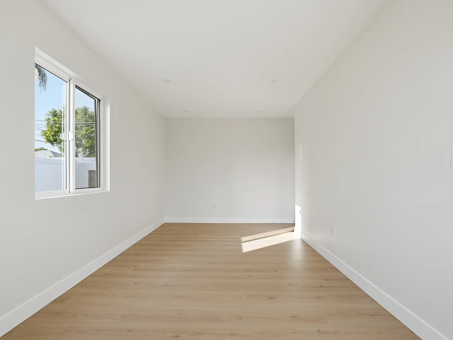 3 bed, 1330 sqft, $3,300 — Photo 4