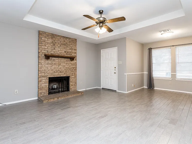 9 Foster Ct — Photo 2