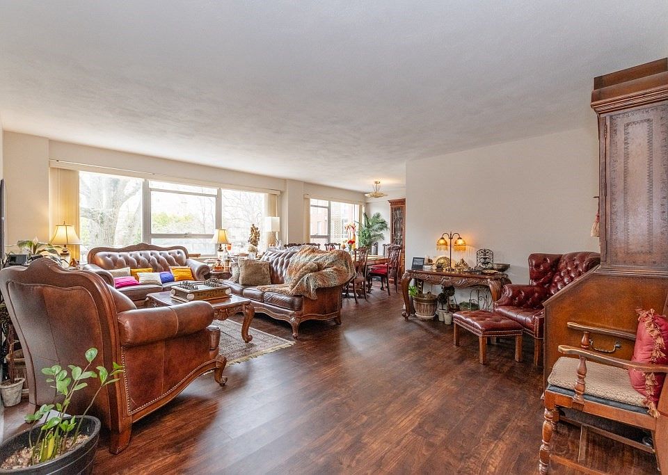 20 Hammond Pond Pkwy Chestnut Hill MA | Zillow