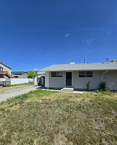2 Bedroom 1 Bath duplex in Magna! Photo 1