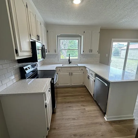 1571 Ireland Dr — Photo 5