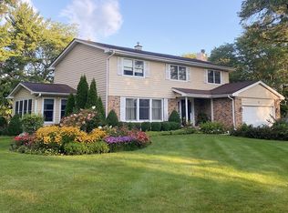 9 Aberdeen Rd, Hawthorn Woods, IL 60047