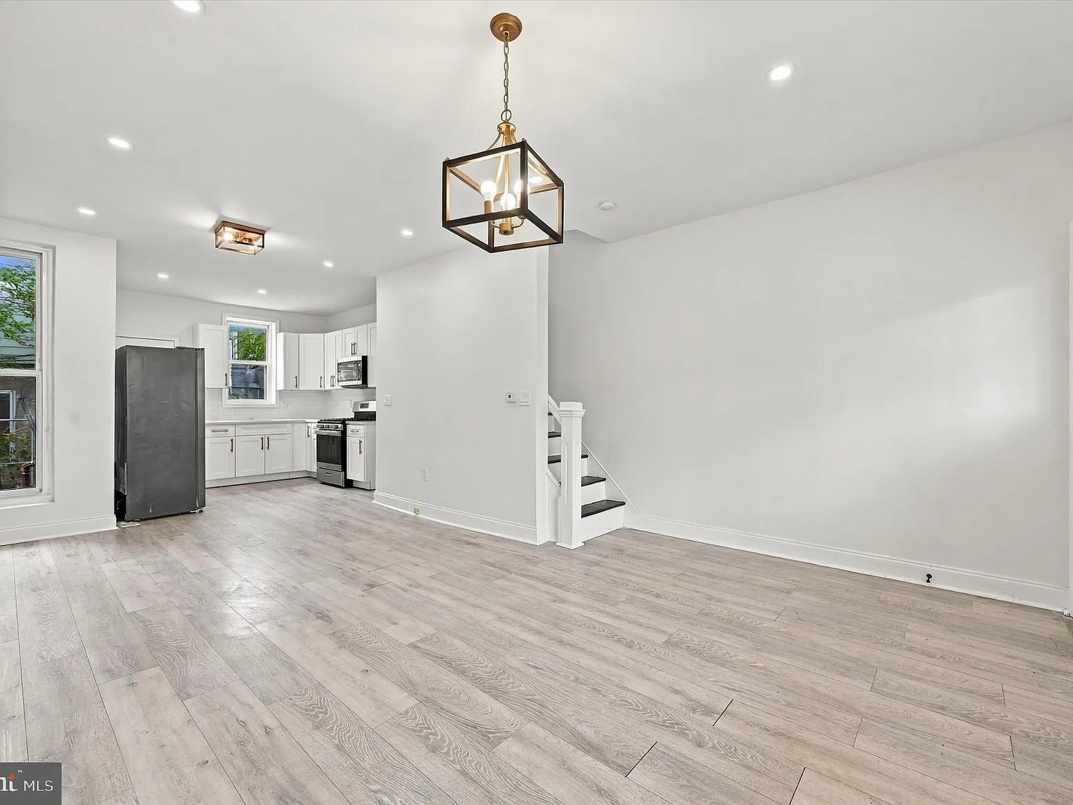 3 bed, 1.0 bath, 1000 sqft, $1,975 — Photo 4