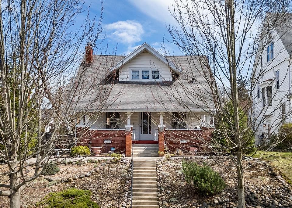 1st image of 11 Parkwood Blvd