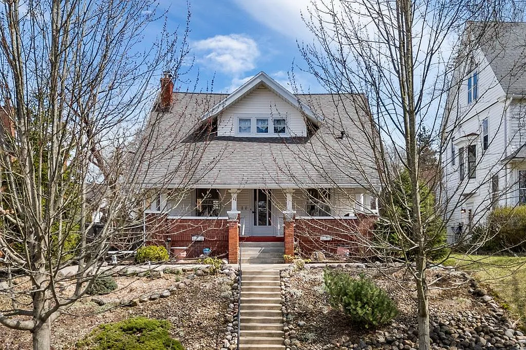 11 Parkwood Blvd photo 1