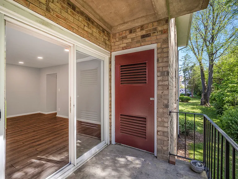 3860 Lyndhurst Dr #202 — Photo 15