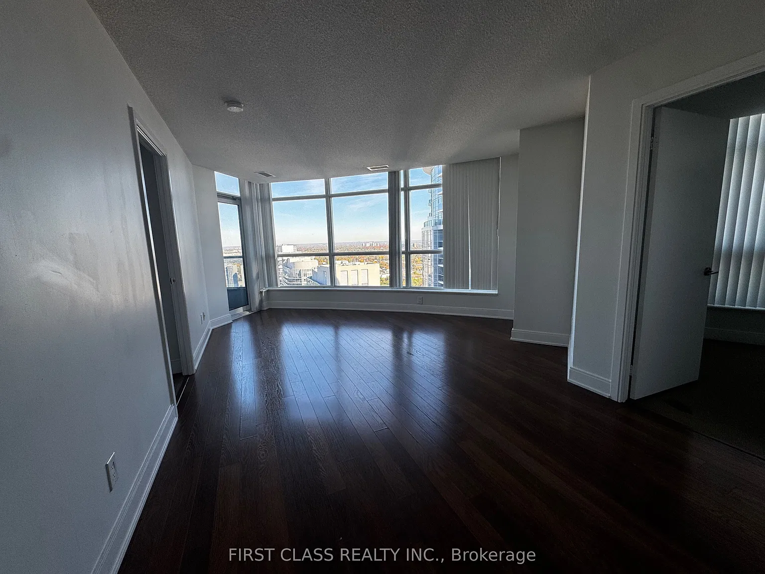 3 bed, $2,700 — Photo 2