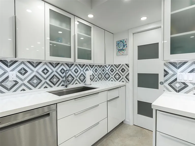 2850 N Palm Aire Dr #601 — Photo 12