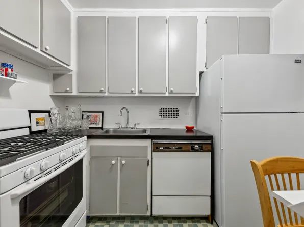 420 East 72nd Street image 3 of 8