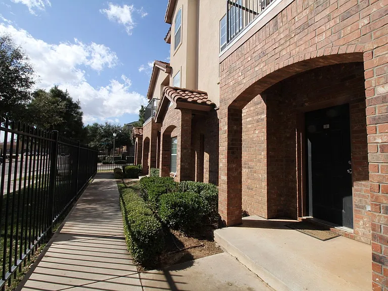 2110 Main St #1 — Photo 2