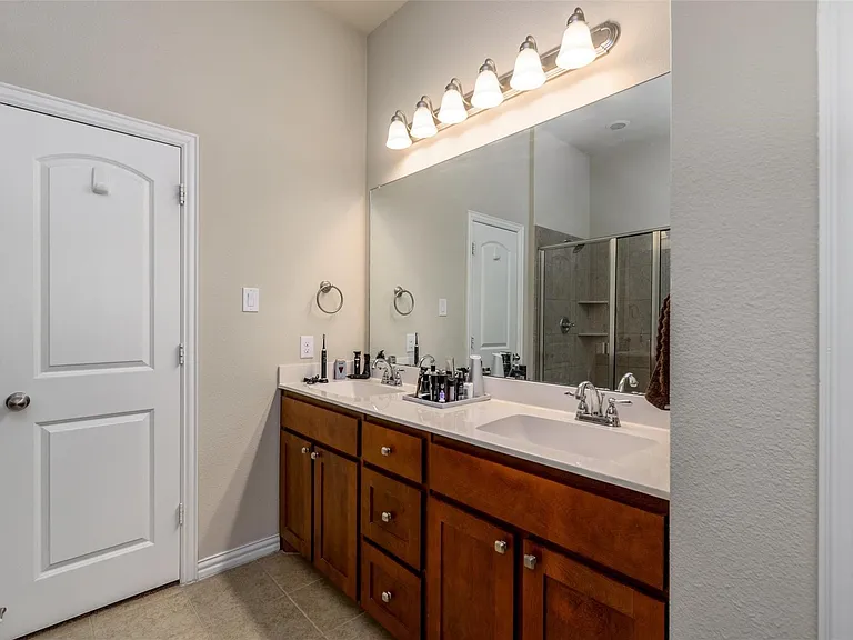 2559 Adam Ln — Photo 16