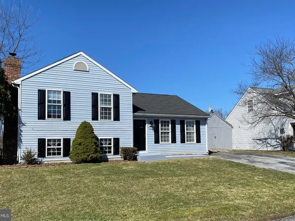 10204 Bear Creek Dr, Hagerstown, MD 21740