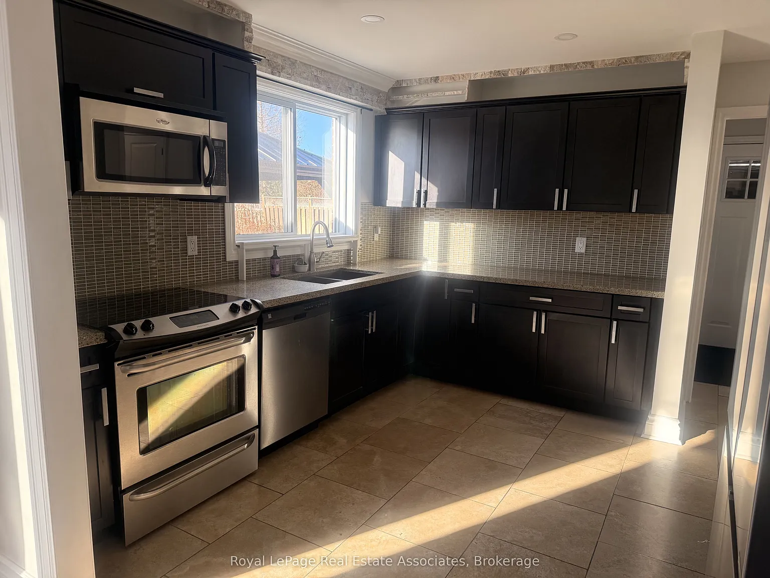 3 bed, $3,500 — Photo 3