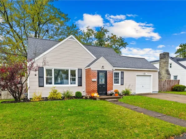 1218 Greenview Dr, Utica, NY 13501