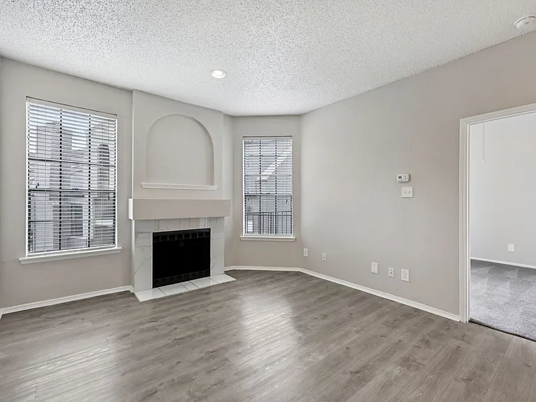 Oaks White Rock — Photo 11