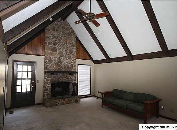 4th image of 712 Crestview Dr