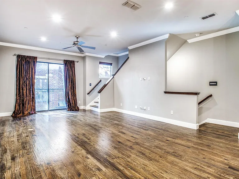 2411 N Hall St #20 — Photo 8