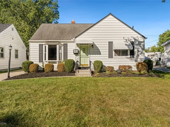 4140 W 220th St, Fairview Park, OH 44126