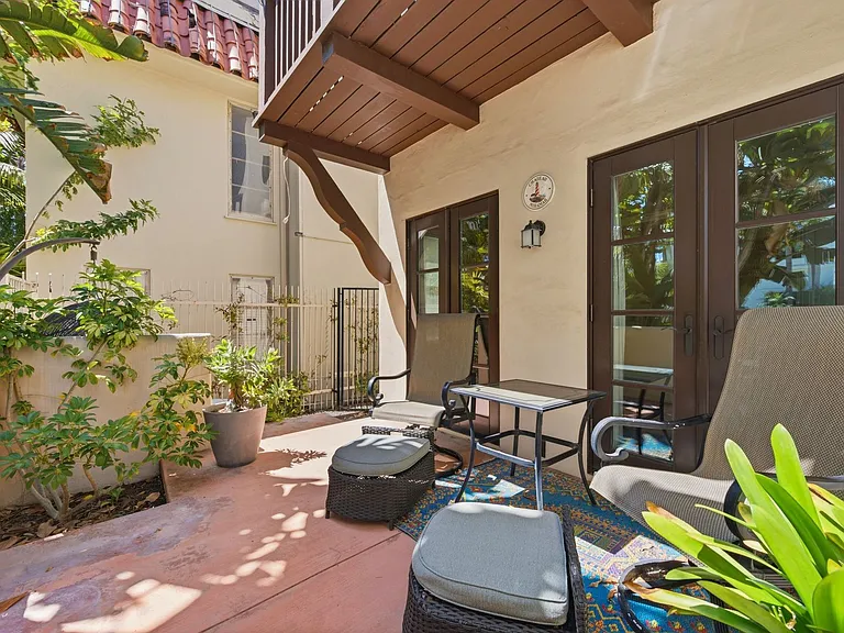 1520 Miramar Dr — Photo 2