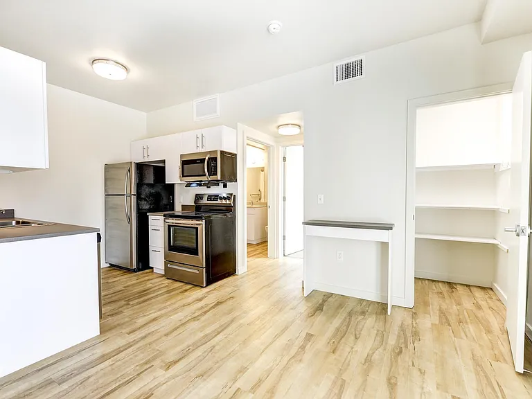 1220 Mapleton Ave — Photo 4