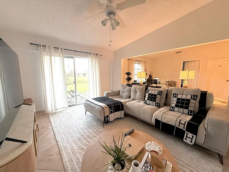 15860 Laurel Oak Cir — Photo 13