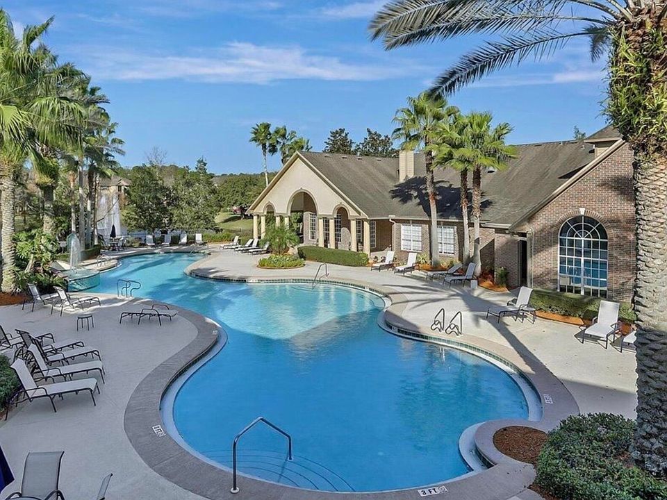 Huge Resort Style Pool