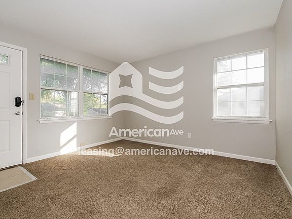 256646_002_wm_-_living_room_13247552.jpg