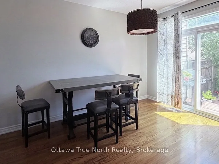 308 Glenbrae Ave S — Photo 4