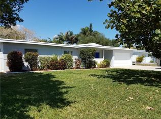 7085 S Shore Dr S, South Pasadena, FL 33707