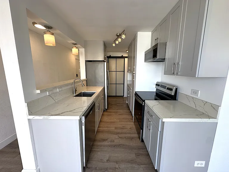 1069 Spencer St #1105 — Photo 7