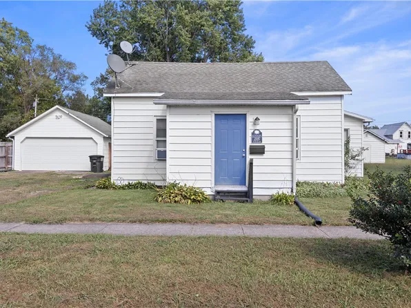 205 S Saint Clair St, Altamont, IL 62411