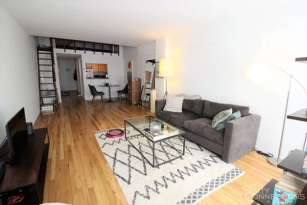 Rented by City Connections Realty | media 3