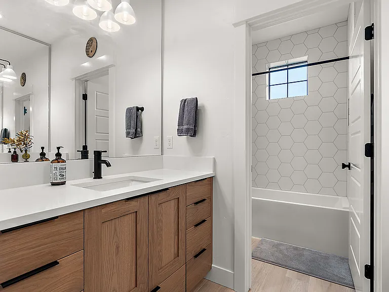 6862 N Willowside Ave — Photo 39