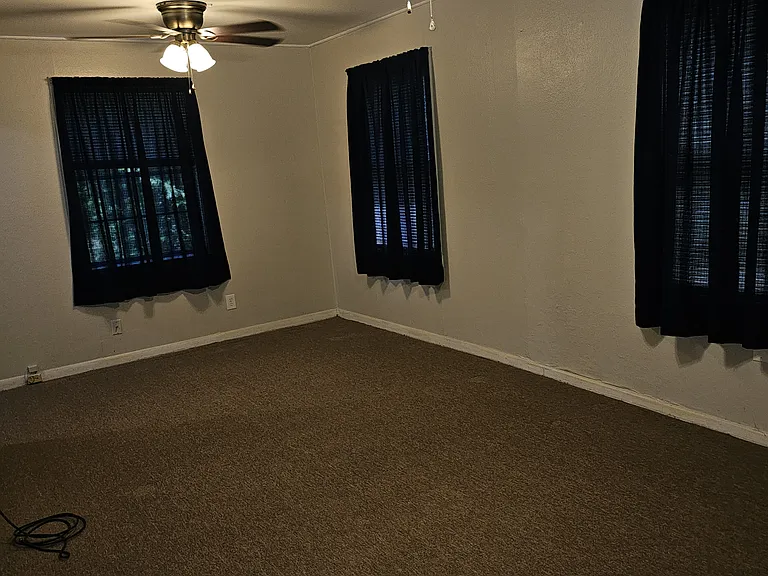 2215 Avenue D — Photo 5