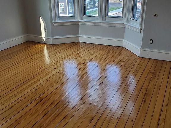 5th image of 512 Prairie Ave Floor 2