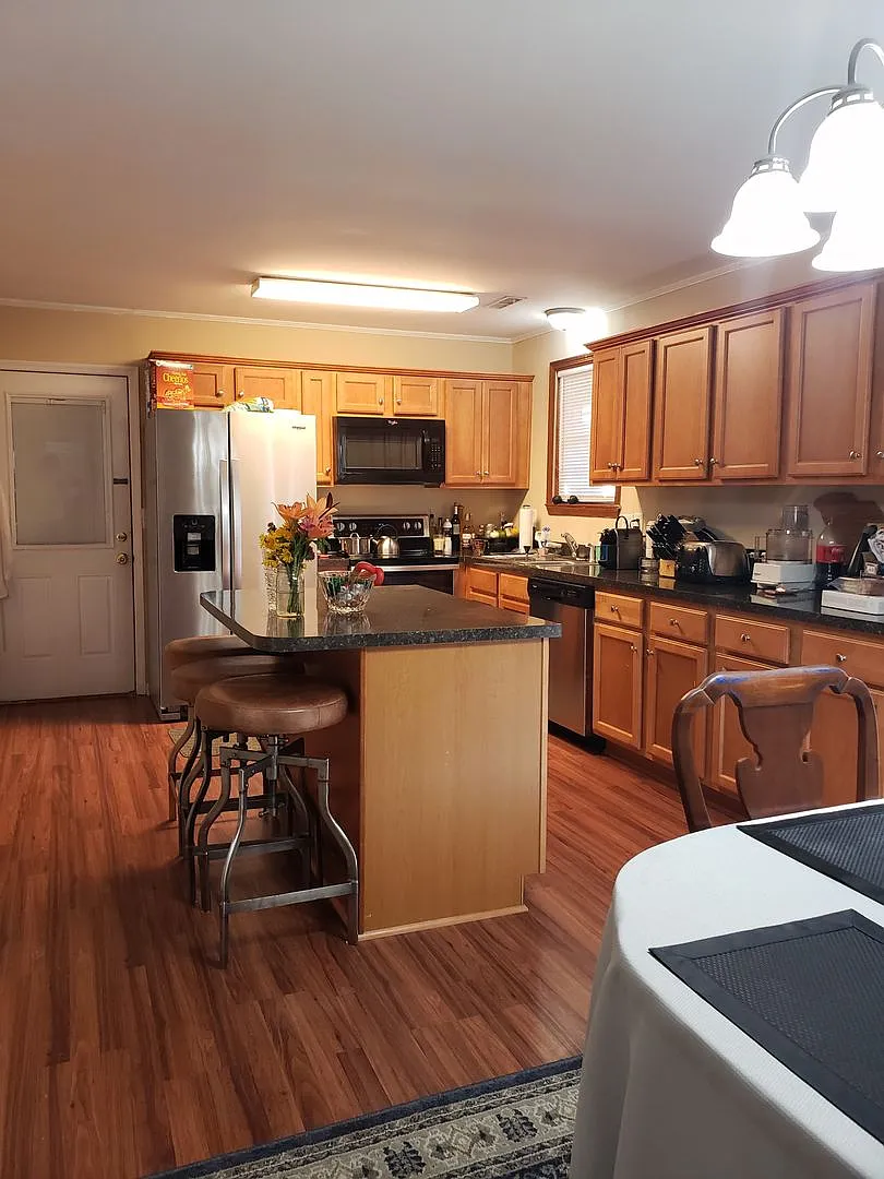 Three Bedroom Ranch in Mount Pleasant — Photo 2