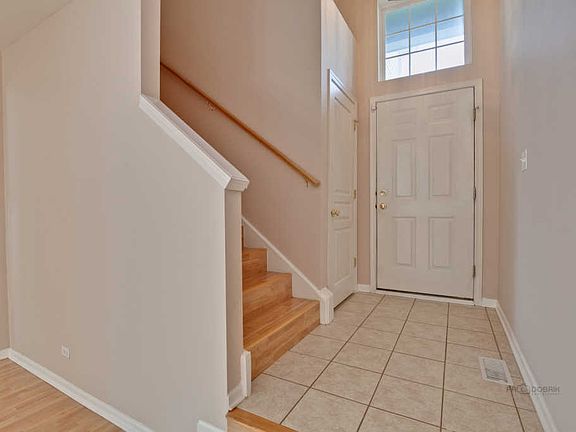 3rd image of 1407 Yellowstone Dr