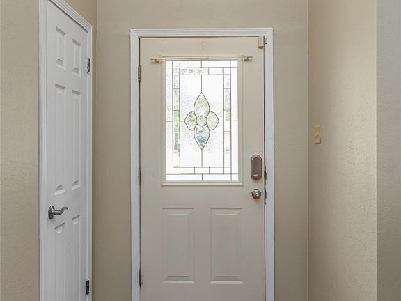 3rd image of 19 Sunnybrook Ln