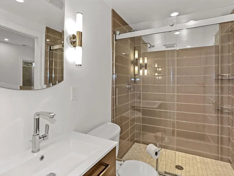913 N Ivy St — Photo 12