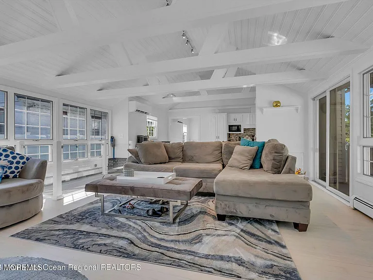 373 W Park Ave — Photo 11
